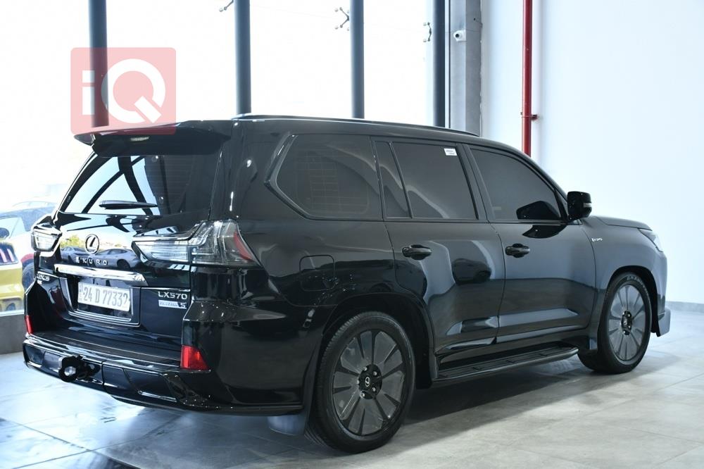 Lexus LX